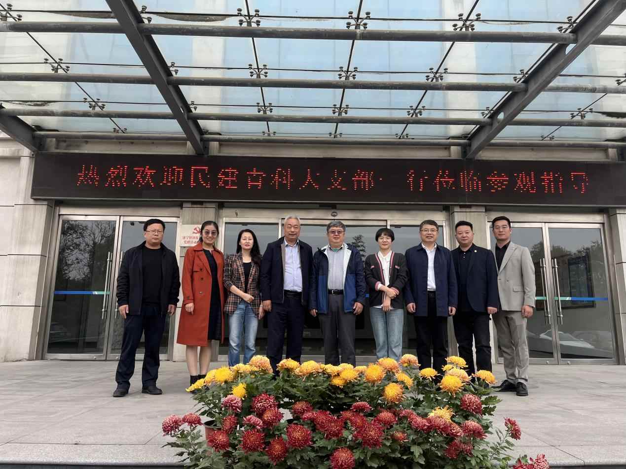 青岛科(kē)技大學(xué)胡德栋教授、林健健教授莅临欣格瑞交流指导