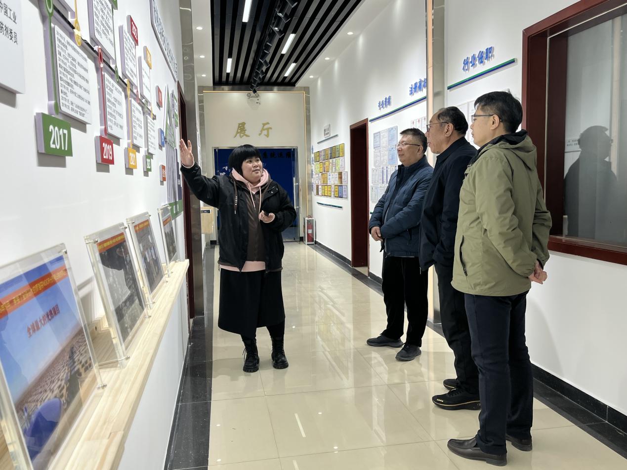青岛科(kē)技大學(xué)孙立军书记、刘炳成教授一行莅临欣格瑞交流指导
